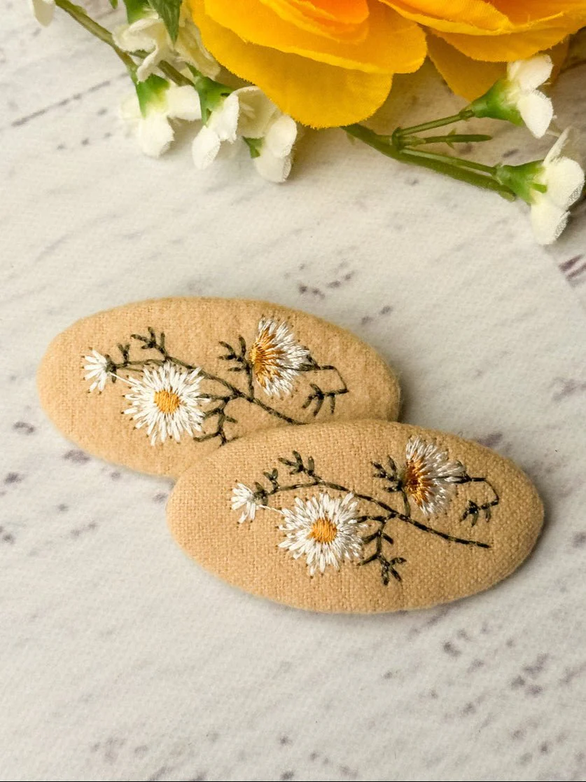 Daisy Stitched Clippies - 2ct